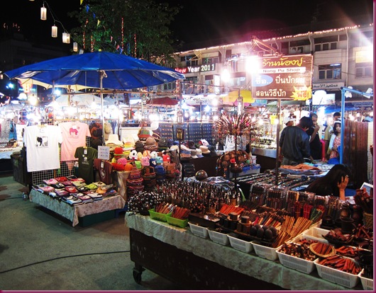 jin loves to eat: Banana Roti and Anusarn Market ♥ ♥